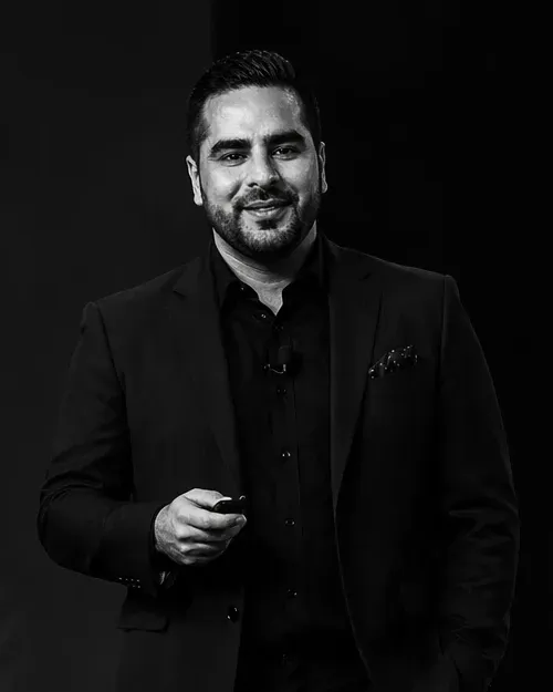 Sam Akbari, fractional CXO, Melbourne
